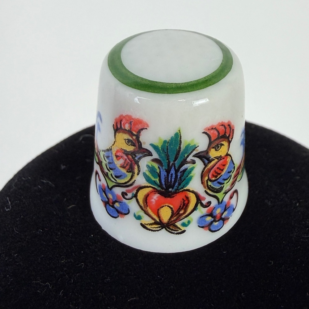 Vintage Folk Art Porcelain Thimble Hand Painted Roosters Hearts White‎ Ceramic